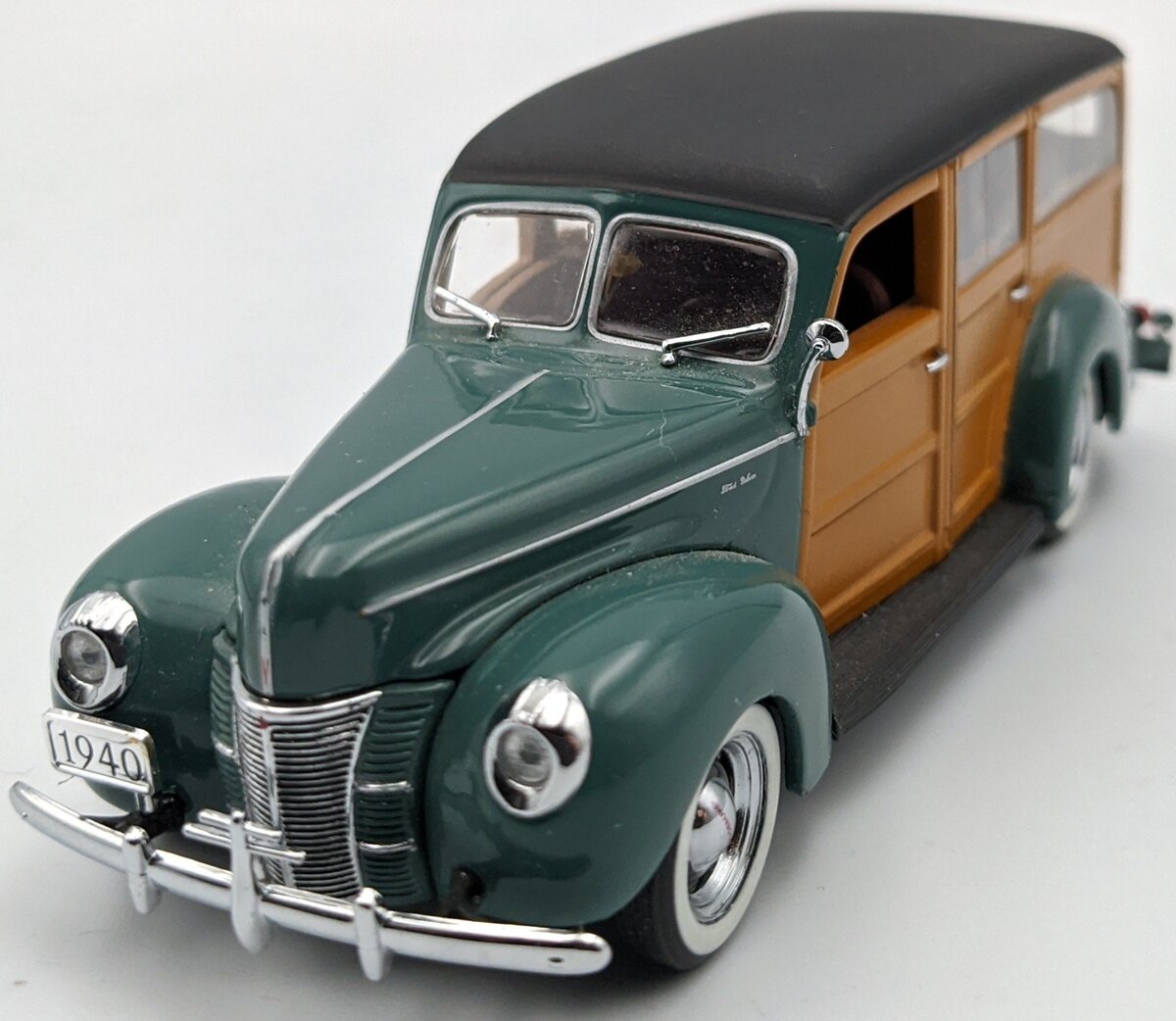 Minichamps 400-082110 1:43 Scale Die-Cast 1940 Ford De Luxe Woody - Turquoise EX