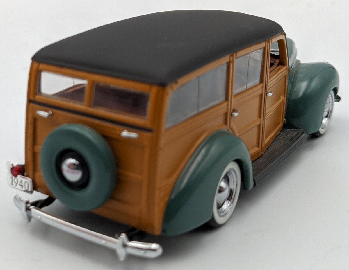Minichamps 400-082110 1:43 Scale Die-Cast 1940 Ford De Luxe Woody - Turquoise EX
