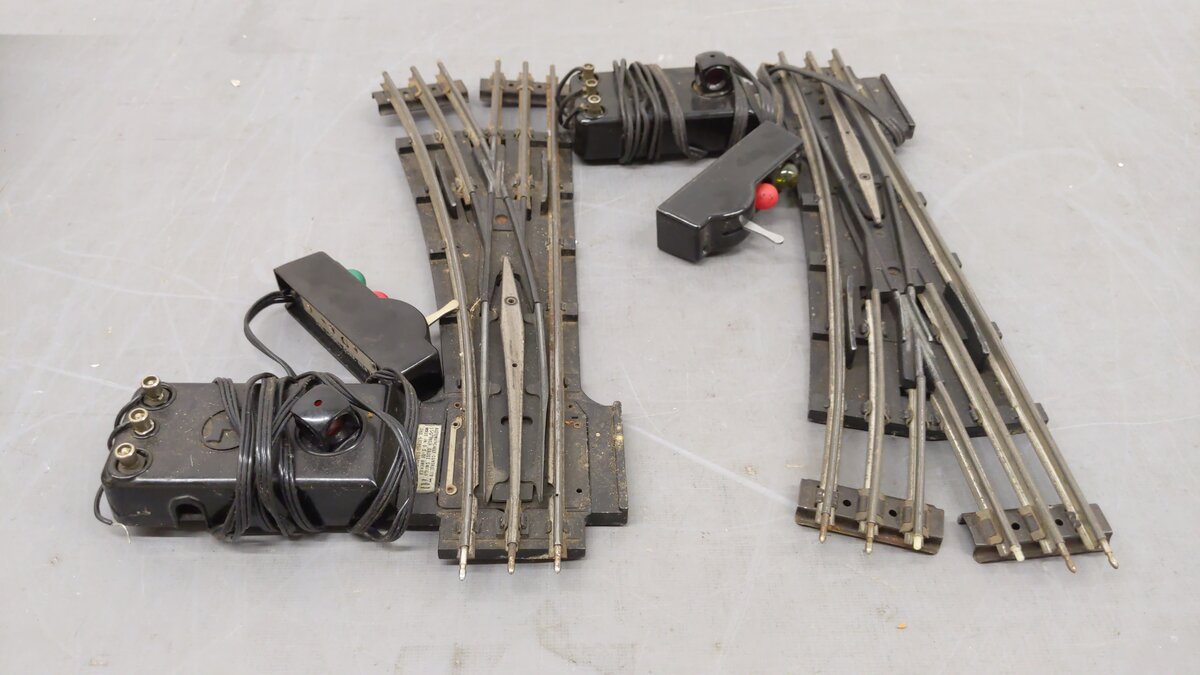 Lionel 711 Vintage O Prewar Left-Hand & Right-Hand Remote Switch Pair VG