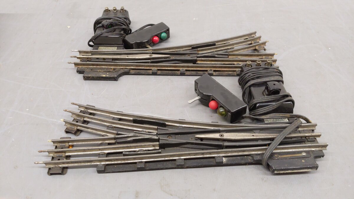 Lionel 711 Vintage O Prewar Left-Hand & Right-Hand Remote Switch Pair VG