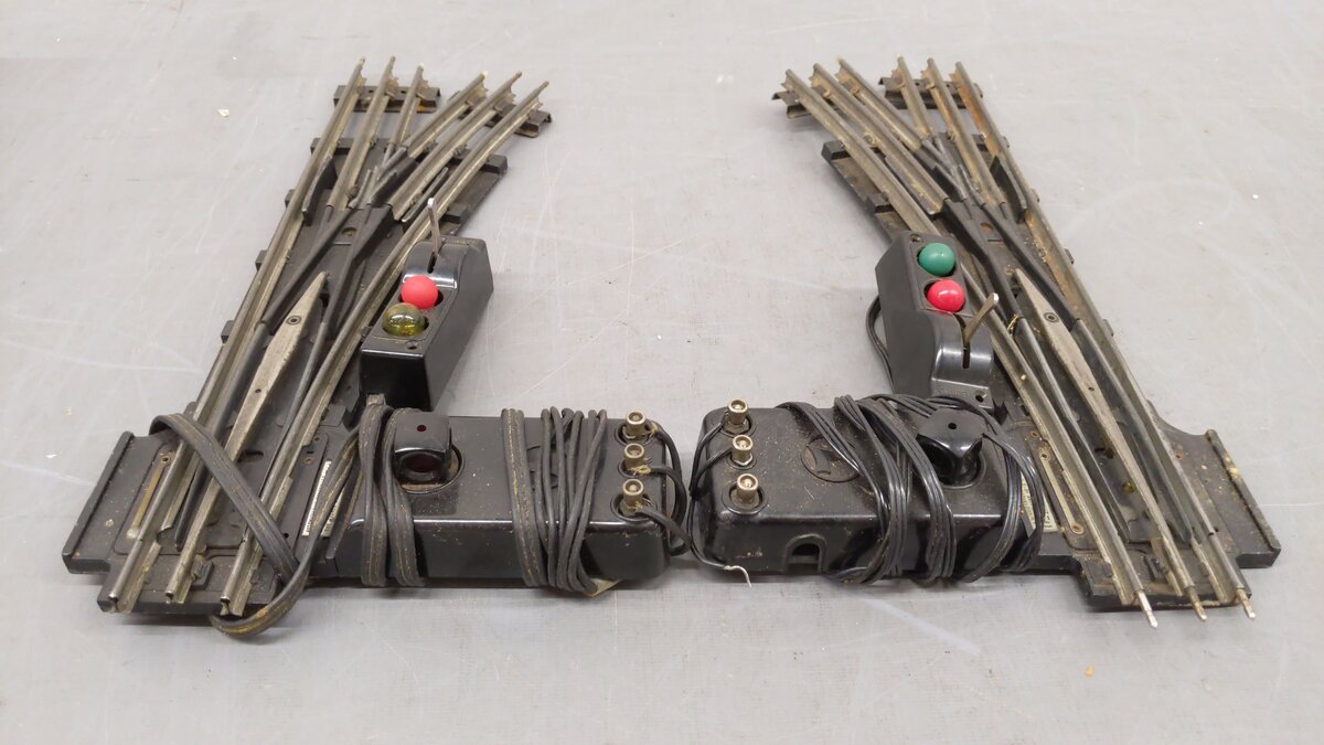 Lionel 711 Vintage O Prewar Left-Hand & Right-Hand Remote Switch Pair VG