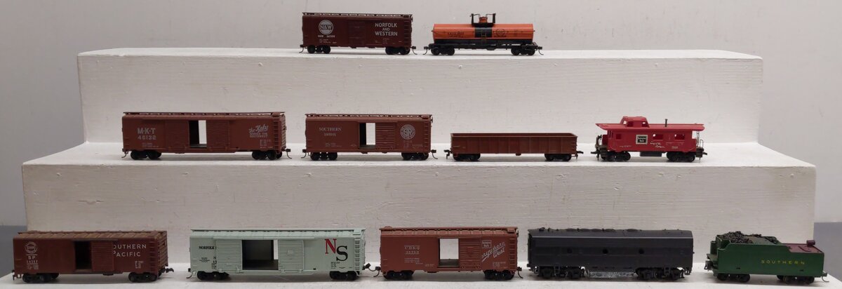 HO Assorted Freight Cars: 1311, 35789, 46132, 160501, 84567, 2605, 361508, [11]