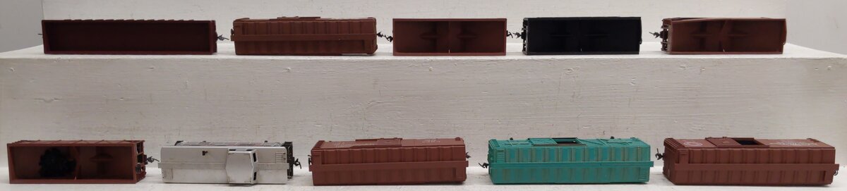 HO Assorted Freight Cars: 12568, 322096, 31216, 34806, 91736, 14002, 19260 [10]