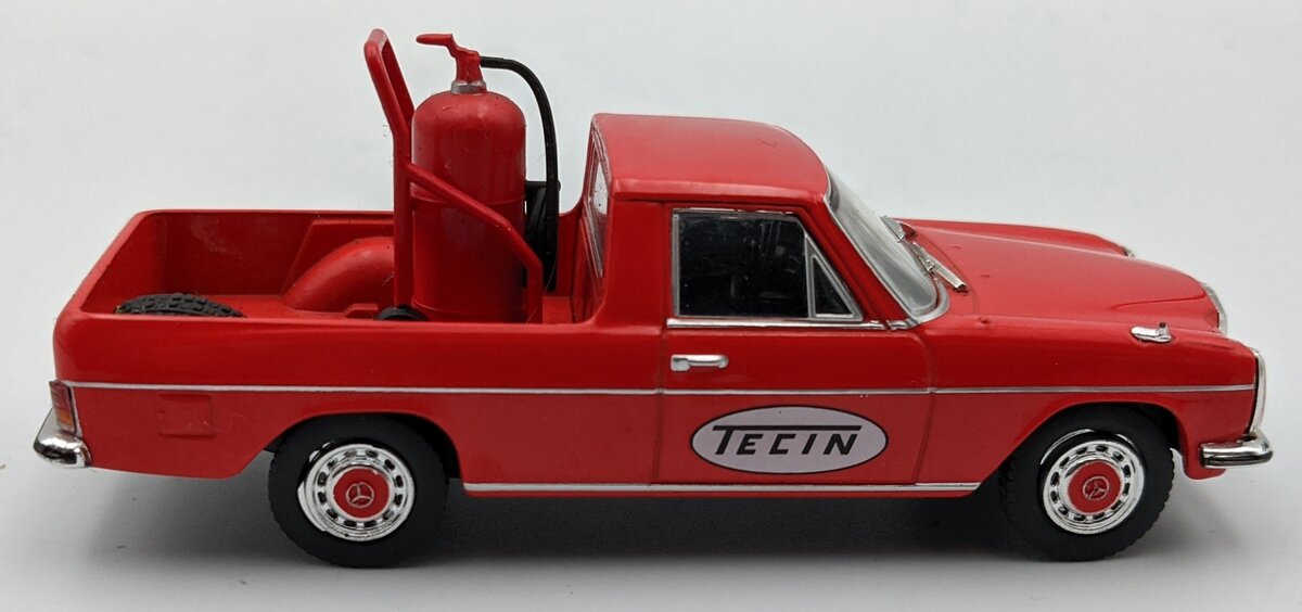 Altaya 1:43 1972 Mercedes-Benz 220D Tecin Pick Up Truck Red