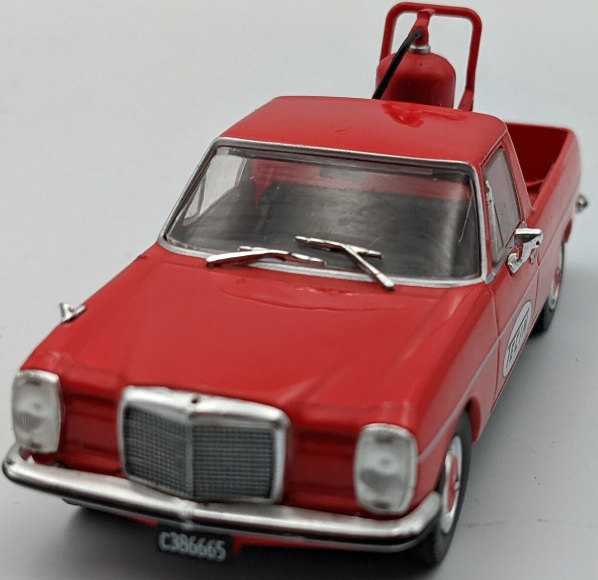 Altaya 1:43 1972 Mercedes-Benz 220D Tecin Pick Up Truck Red