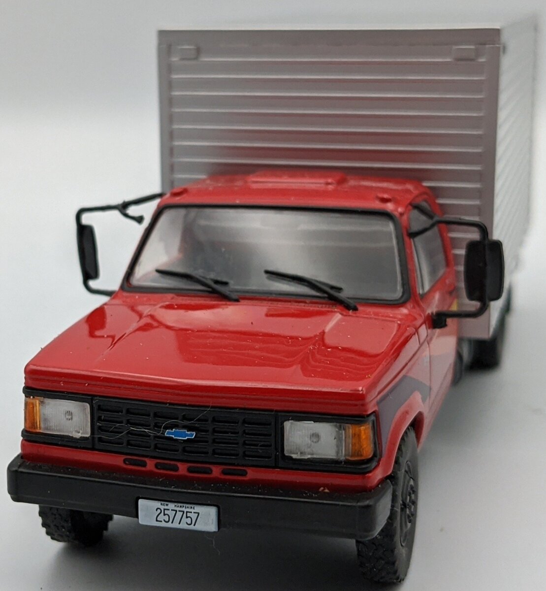 Whitebox WB267 1:43 1985 Chevrolet D-40 Box Truck Red LN