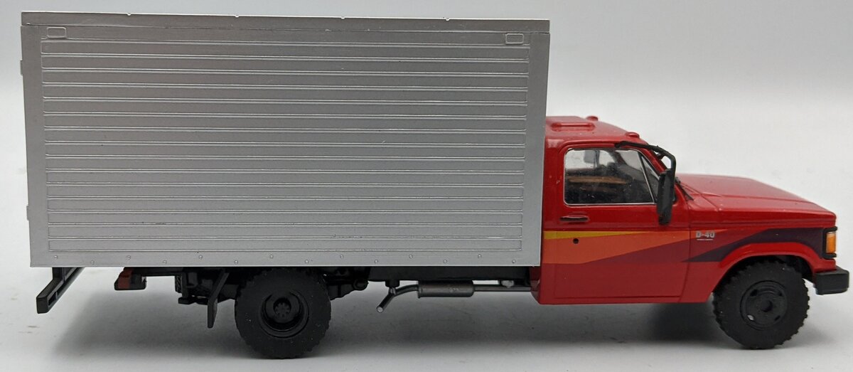 Whitebox WB267 1:43 1985 Chevrolet D-40 Box Truck Red LN