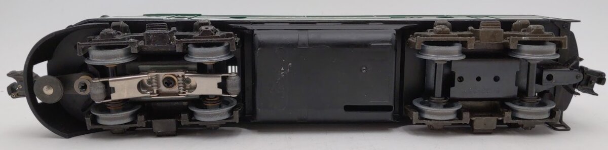 Lionel 6-8567 O Gauge Southern F3 A Non-Powered Diesel Locomotive VG/Box
