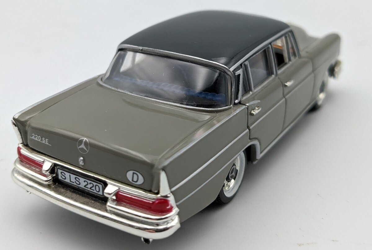 Vitesse 28701 1:43 1959 Mercedes-Benz 220 SE Fintail Grey