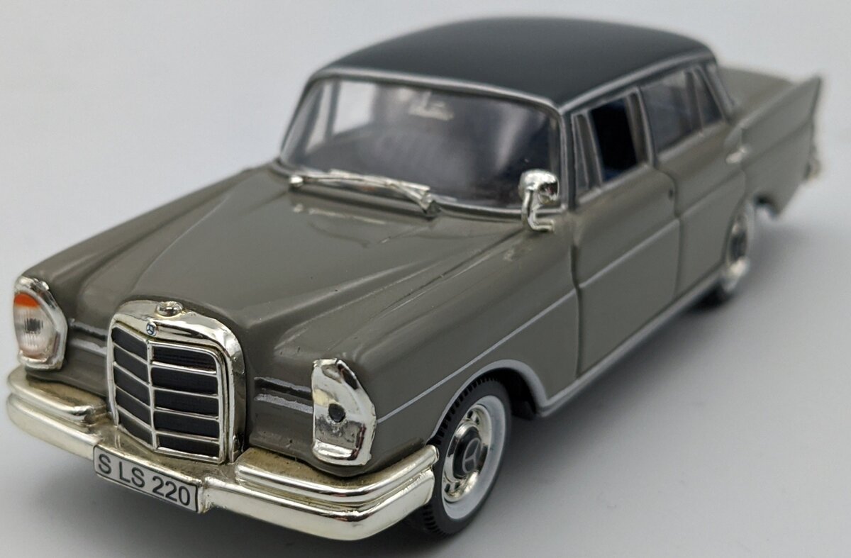 Vitesse 28701 1:43 1959 Mercedes-Benz 220 SE Fintail Grey