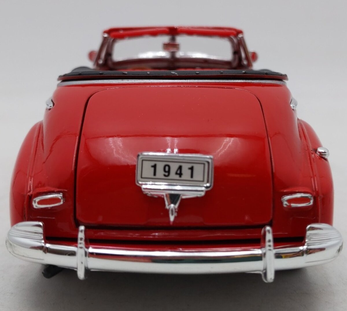 Welly Diecast 2411 1:24 Diecast Red & Black 1941 GM Chevrolet Special Deluxe EX
