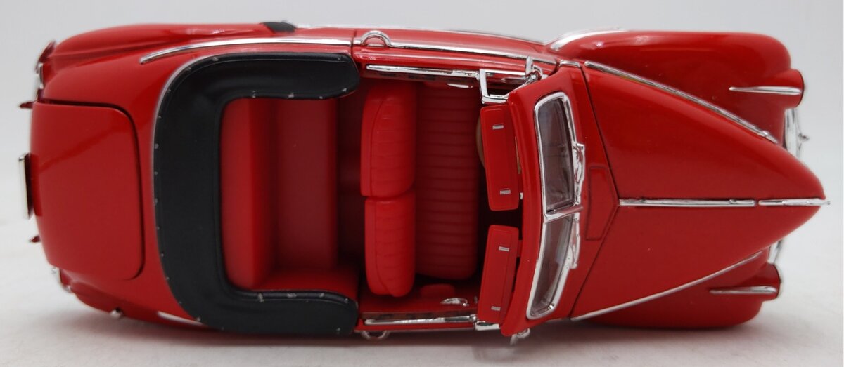 Welly Diecast 2411 1:24 Diecast Red & Black 1941 GM Chevrolet Special Deluxe EX