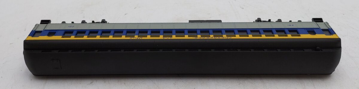 AHM 6205-C HO Chesapeake and Ohio Coach Car #201 LN/Box