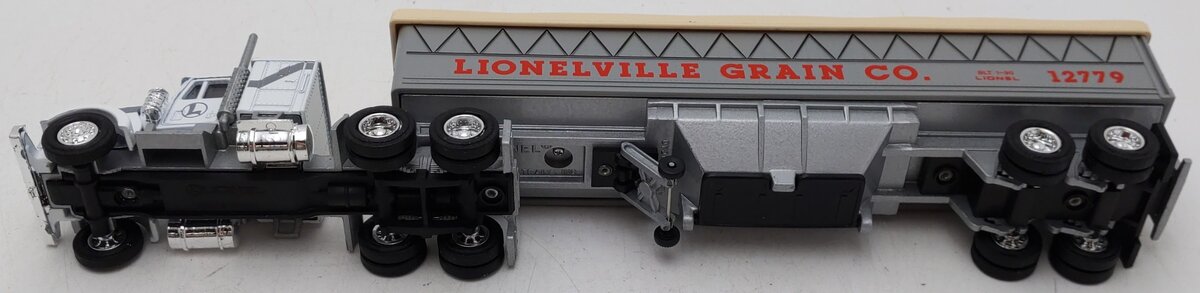 Lionel 6-12779 O Gauge Lionelville Grain Co. Tractor & Grain Rig EX/Box