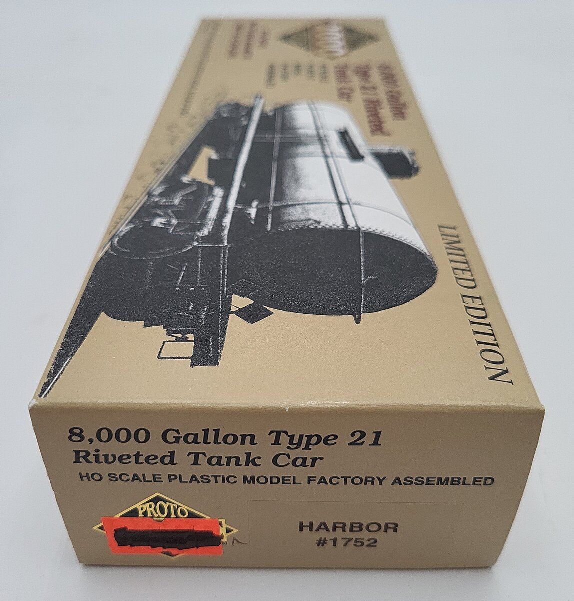 Proto 2000 1752 HO Harbor Tank Line 8,000 Gallon Type 21 Riveted Tank Car EX/Box