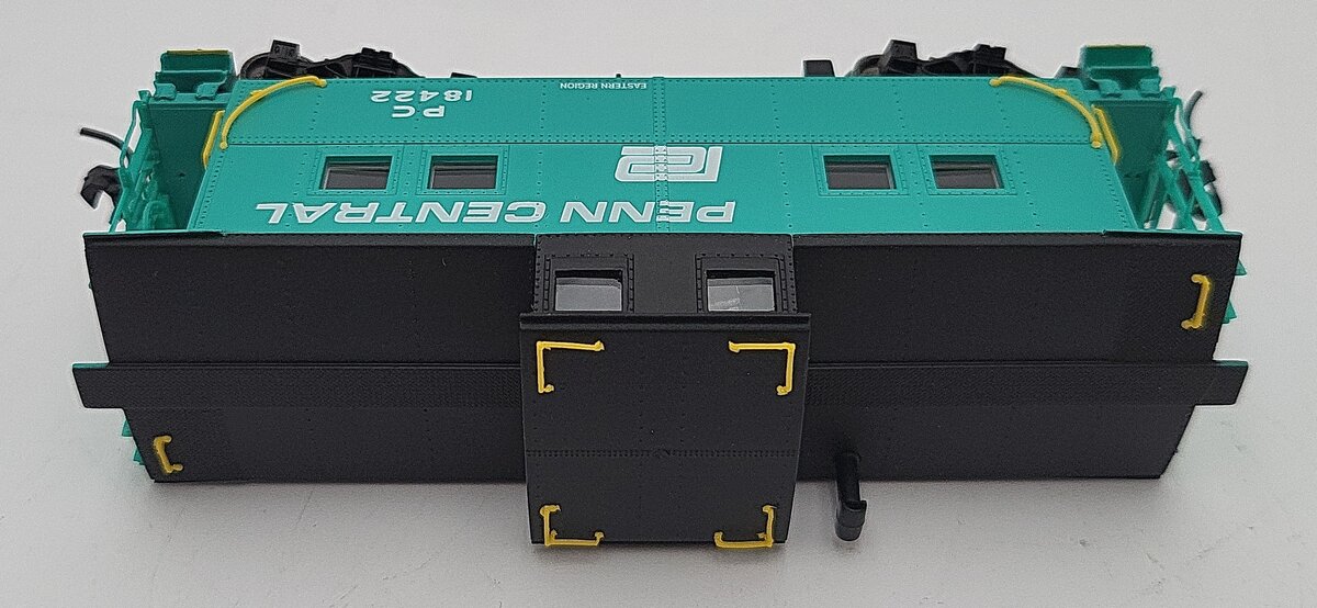 Proto 2000 8566 HO Scale Penn Central Caboose Car #18422 LN/Box