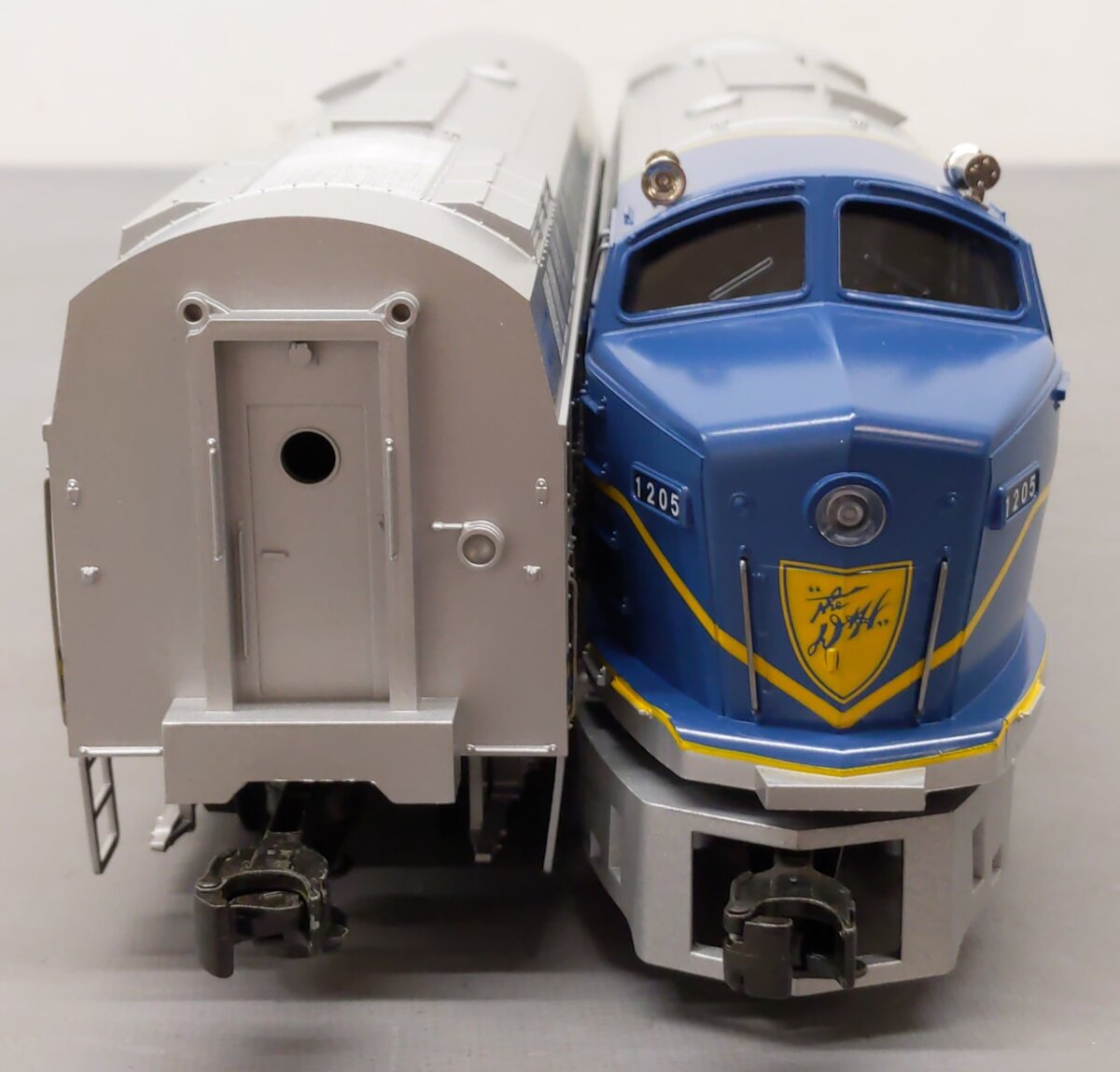Weaver 1205 D&H Baldwin Sharknose AB Diesel Locomotive Set #1207/1205 (3Rail) LN/Box