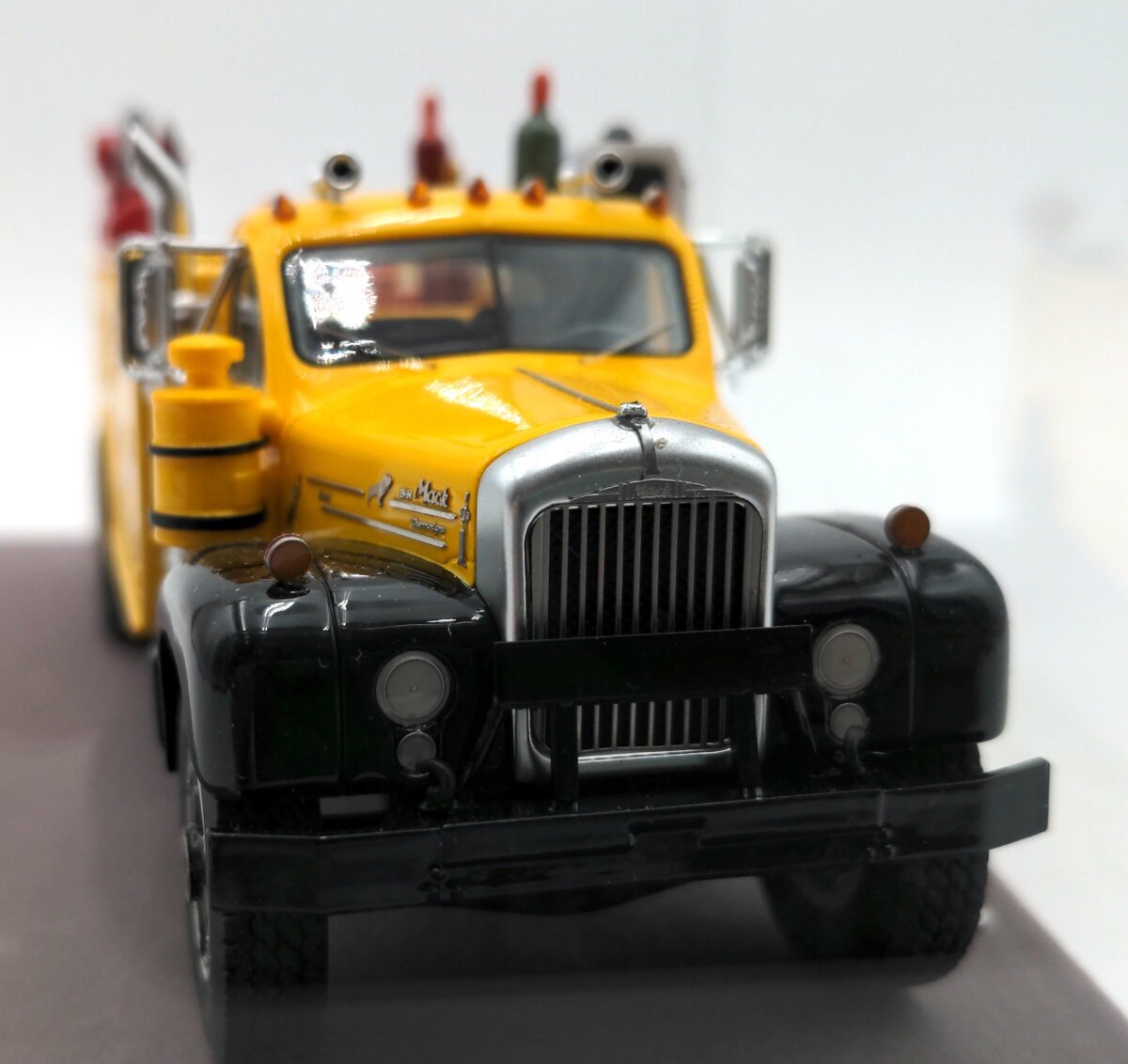 Fire Replicas FR101-4 1:50 Scale Diecast Mack B61 Single Axle Tractor NIB