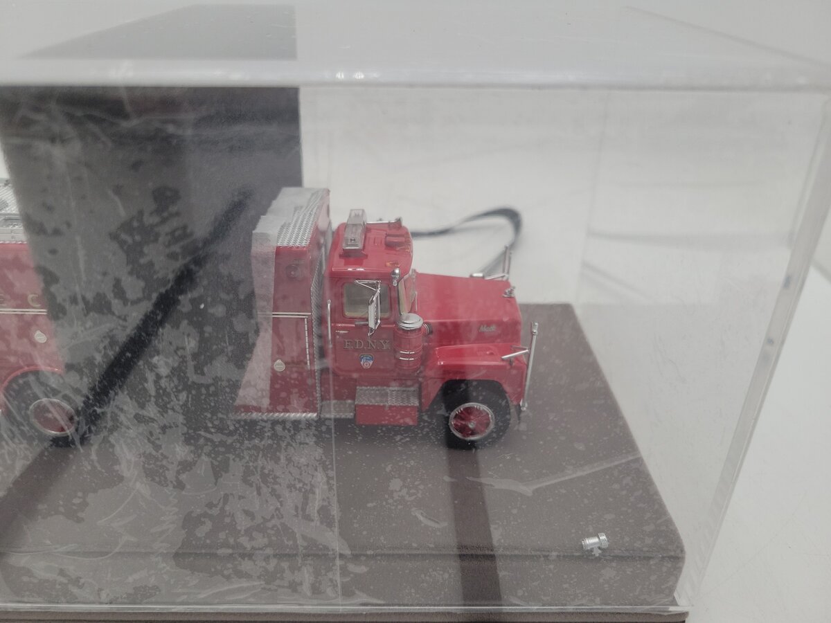 Fire Replicas FR131-4 1:50 Scale Queens FDNY 1979 Mack R/Pierce Rescue 4 Diecast EX/Box