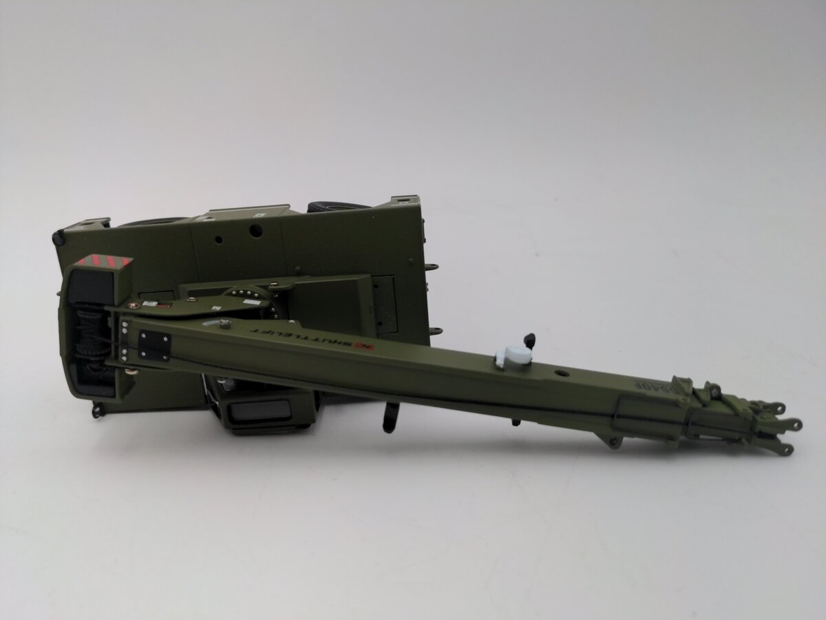 Sword Models SW2017-G 1:50 Diecast Military Green Shuttlelift Carrydeck Crane/Box