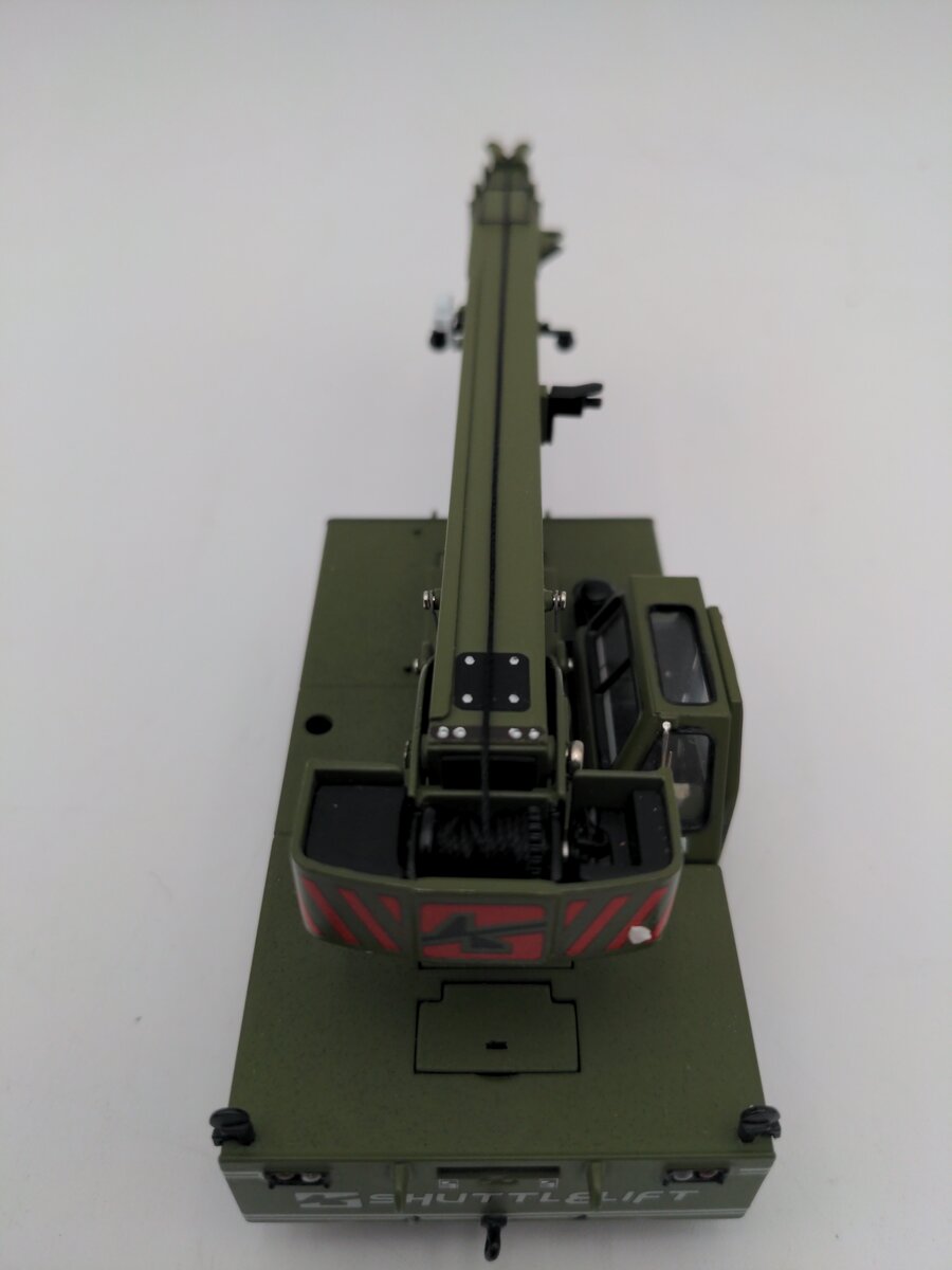 Sword Models SW2017-G 1:50 Diecast Military Green Shuttlelift Carrydeck Crane/Box