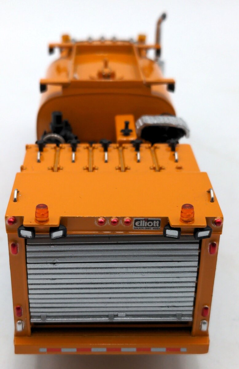 Sword Models SW2041-Y 1:50 Yellow Peterbilt 357 w/Elliot Fuel and Lube Body VG