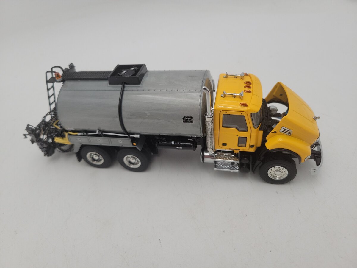 Sword Models SW2103-Y 1:50 Scale Mack Granite Truck w/Etnyre Asphalt Distributor EX/Box