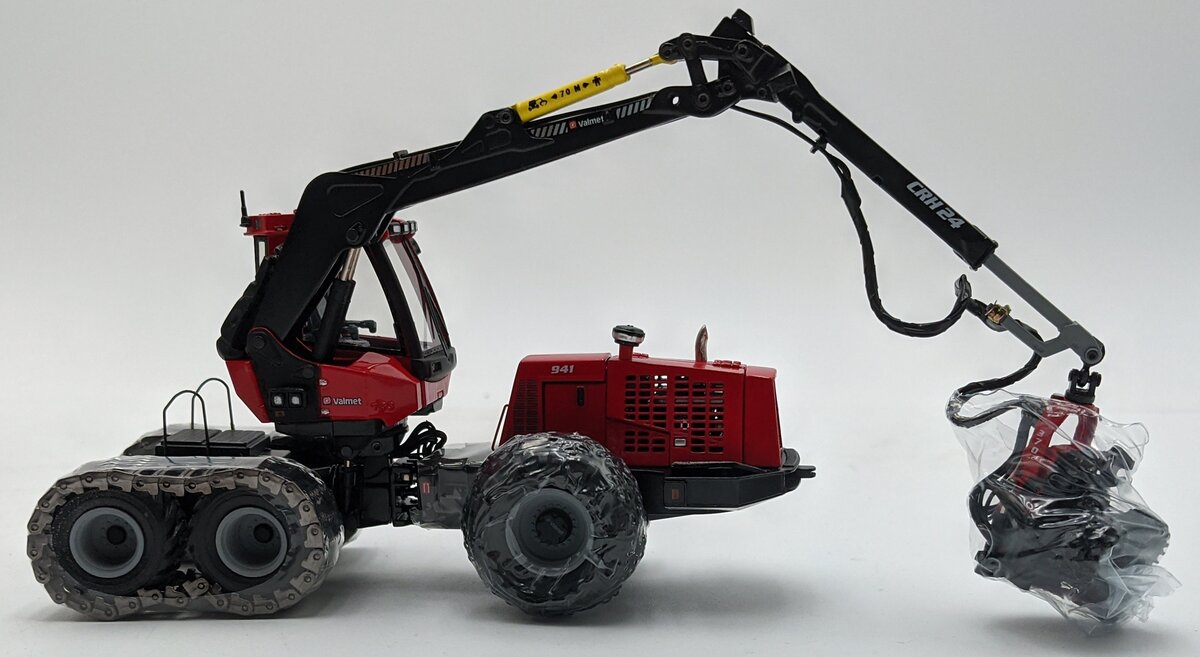 Sword Models SW3008 1:50 Diecast Valmet 941 Harvester W/310.2 Harvesting Head VG/Box