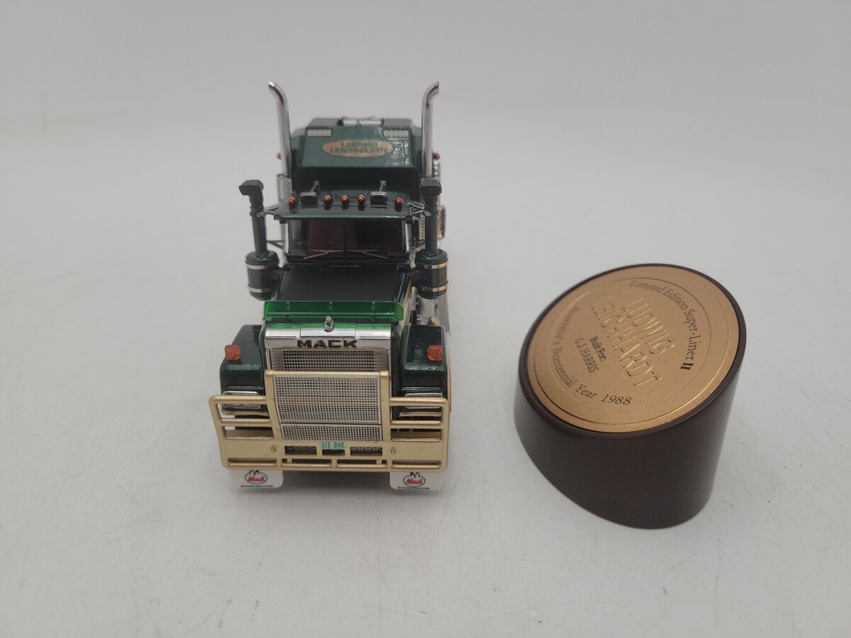 Drake Z88001 1:50 Scale Mack Ludwig Leichard Bicentennial Super Liner Tractor EX/Box
