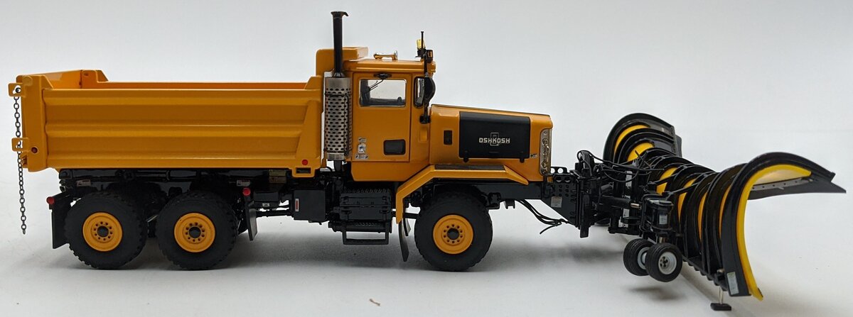 Sword Models SW3005-Y 1:50 Diecast Yellow P-Series 3-Axle 4x4 Snow Plow NIB