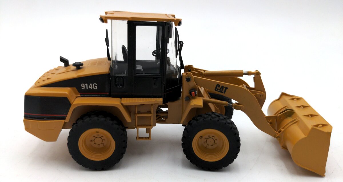 CCM 914G 1:48 Scale Diecast CAT Wheel Loader NIB