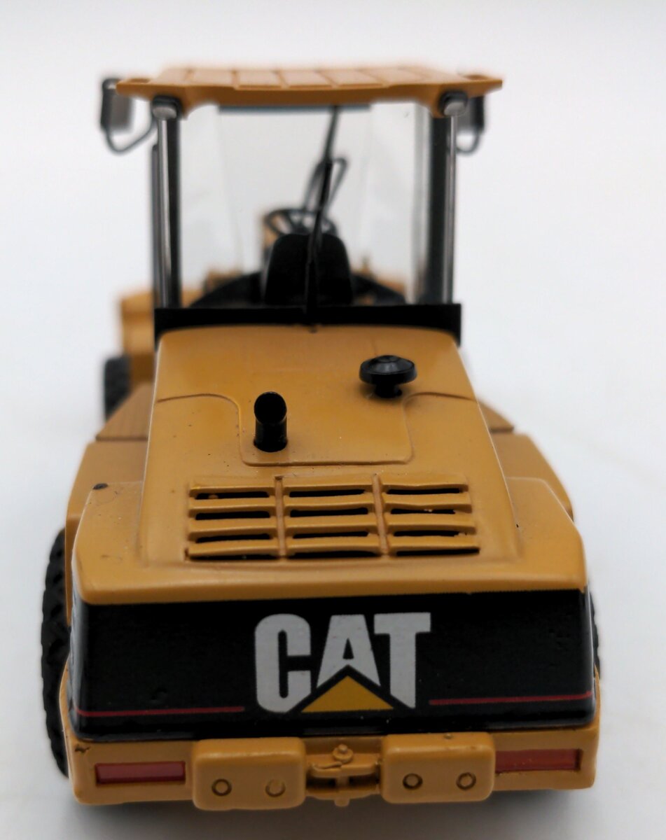 CCM 914G 1:48 Scale Diecast CAT Wheel Loader NIB