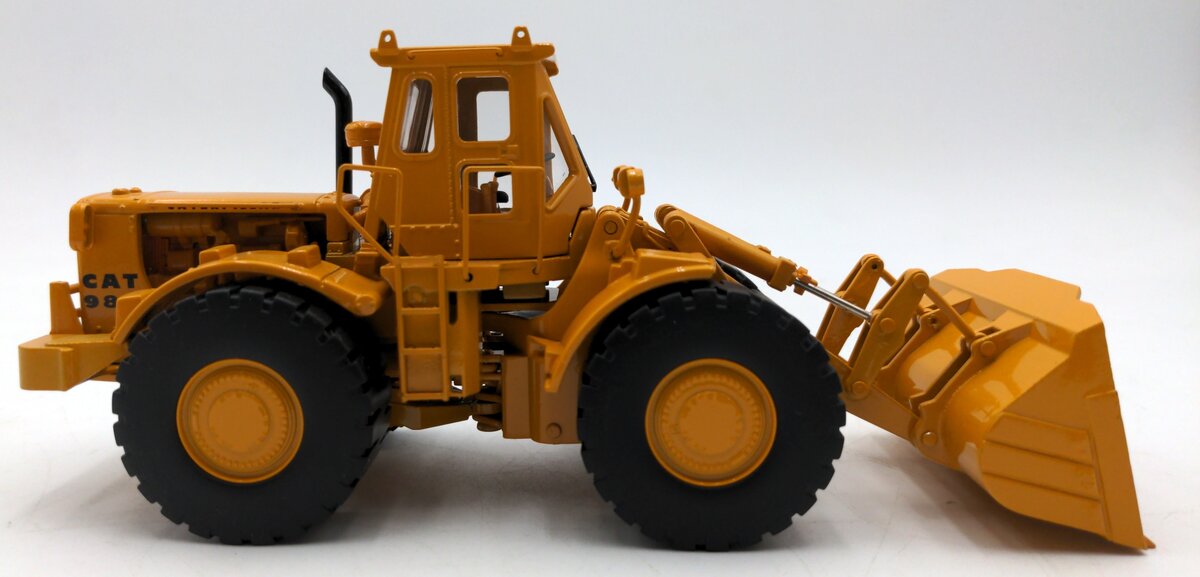 CCM 988 1:43 Scale Diecast CAT Wheel Loader NIB