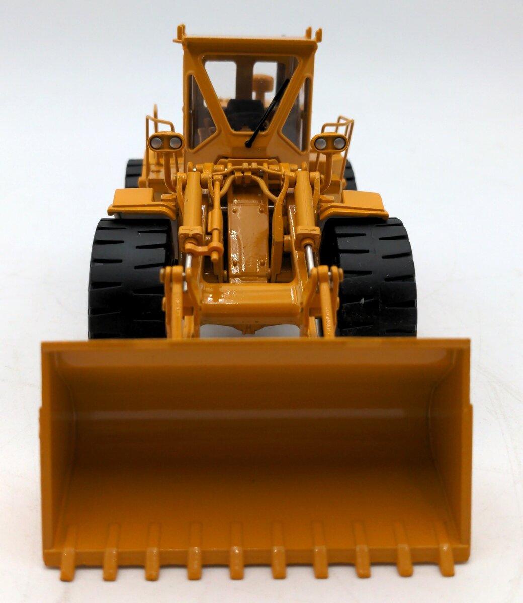 CCM 988 1:43 Scale Diecast CAT Wheel Loader NIB