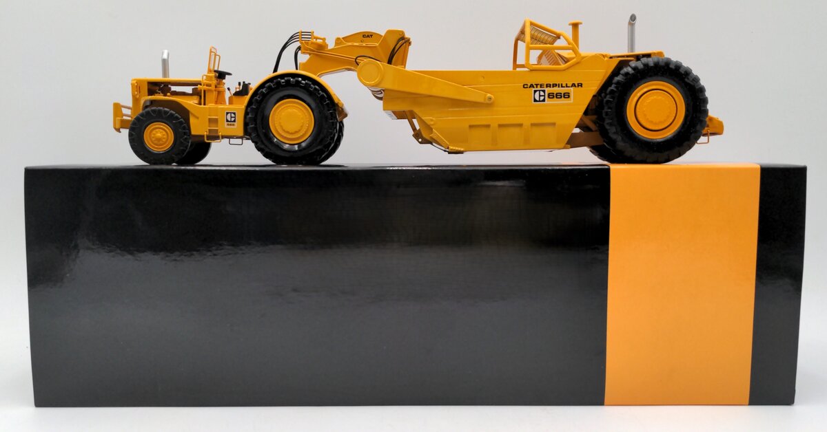 CCM 666 1:48 Scale Diecast Caterpillar Cat Wheel Tractor Scraper NIB