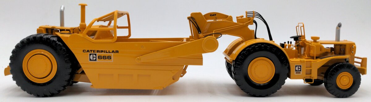 CCM 666 1:48 Scale Diecast Caterpillar Cat Wheel Tractor Scraper NIB