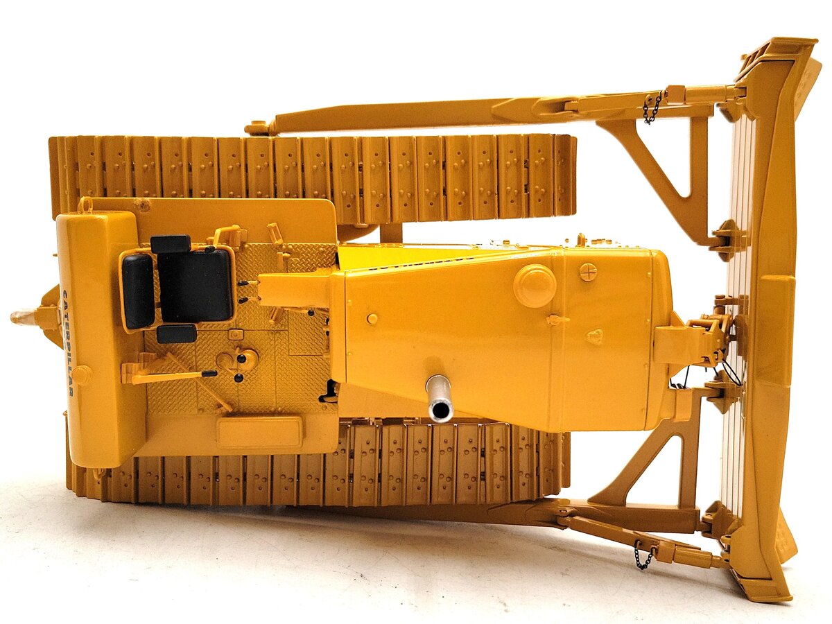 First Gear 49-0123 1:25 Scale CAT D9 Track-Type Tractor Dozer w/ Cable Control EX/Box