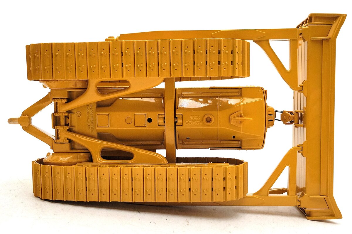 First Gear 49-0123 1:25 Scale CAT D9 Track-Type Tractor Dozer w/ Cable Control EX/Box