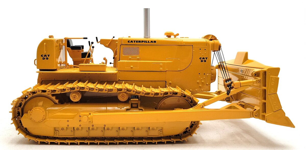 First Gear 49-0123 1:25 Scale CAT D9 Track-Type Tractor Dozer w/ Cable Control EX/Box