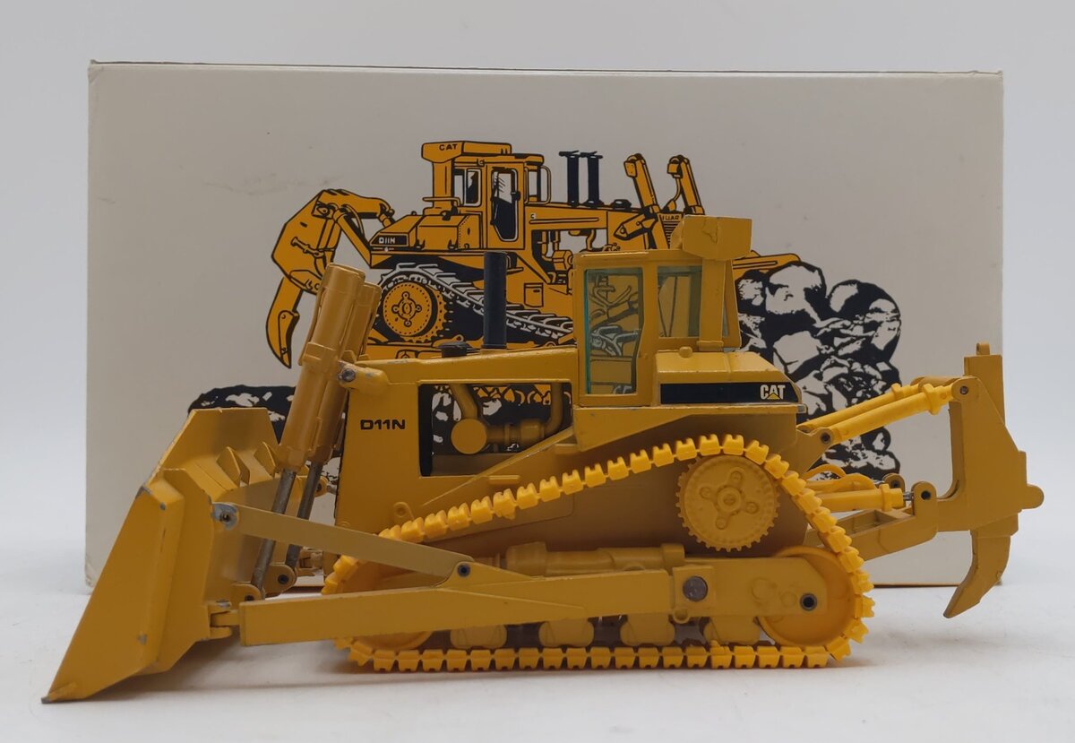 Conrad 2852 1:50 Scale Die-Cast Caterpillar D11N Track-Type Tractor EX/Box