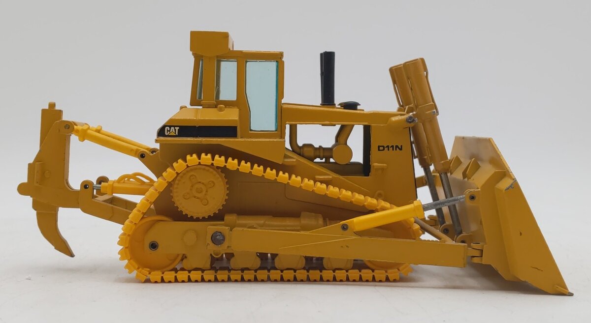 Conrad 2852 1:50 Scale Die-Cast Caterpillar D11N Track-Type Tractor EX/Box