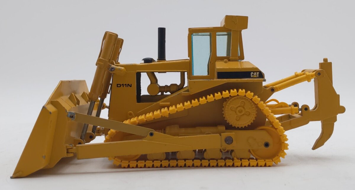 Conrad 2852 1:50 Scale Die-Cast Caterpillar D11N Track-Type Tractor EX/Box