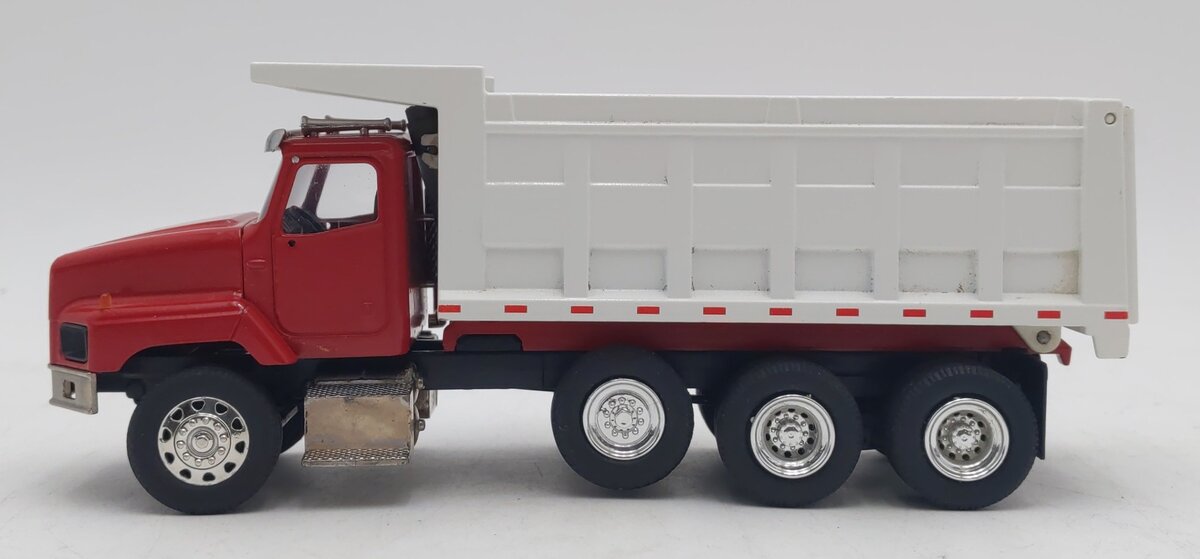 Conrad 1:50 Red & White International 5600i Dump Truck EX