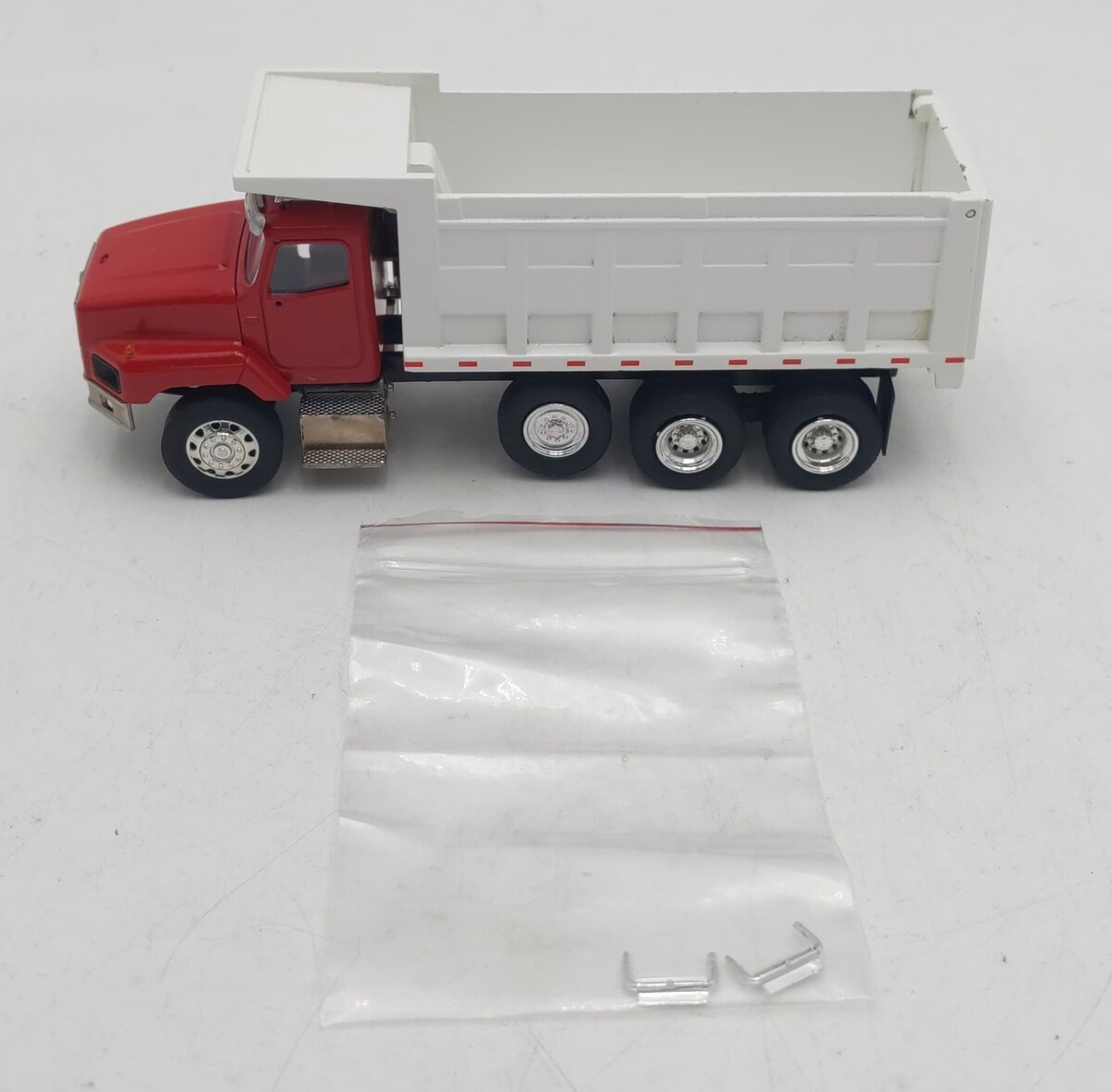 Conrad 1:50 Red & White International 5600i Dump Truck EX
