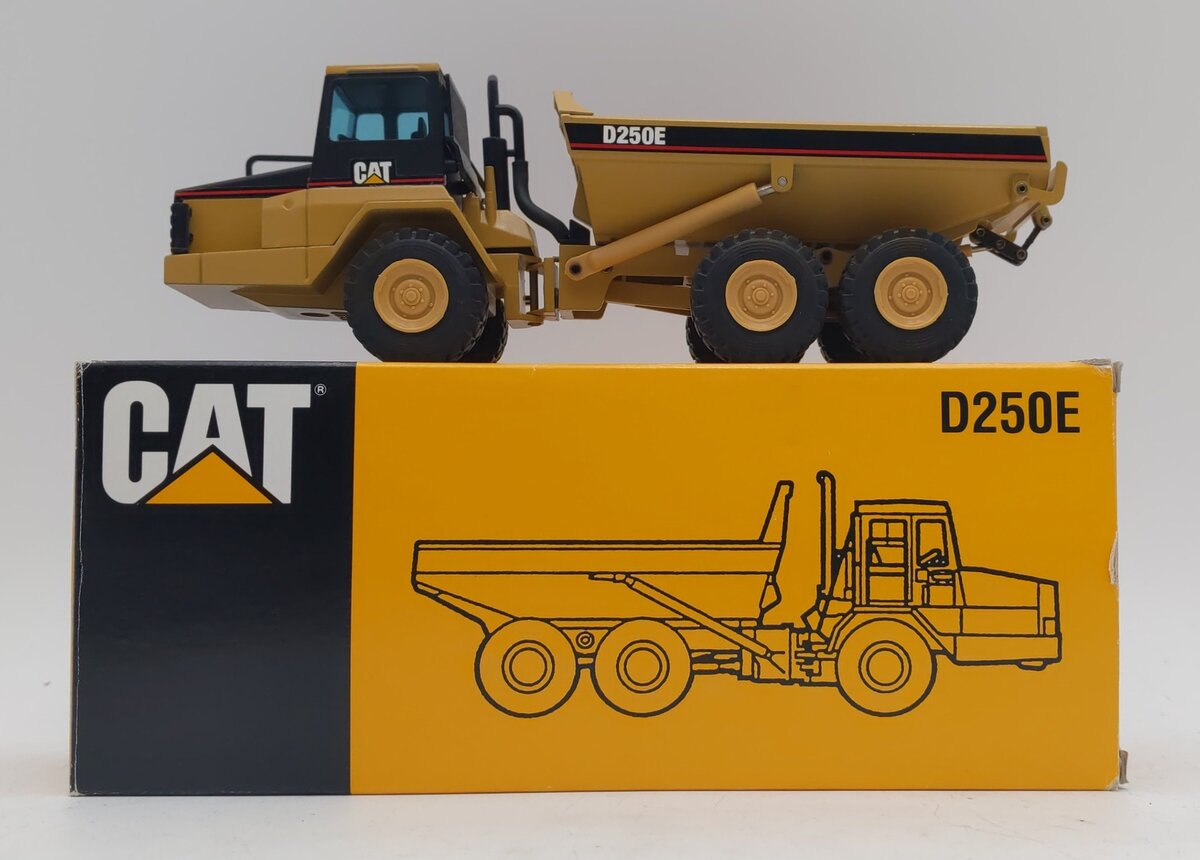 NZG 413 1:50 Caterpillar D250E Articulated Truck EX/Box