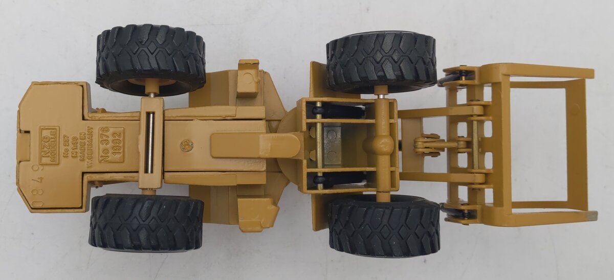 NZG 376 1:50 Caterpillar 966F Log Loader EX/Box