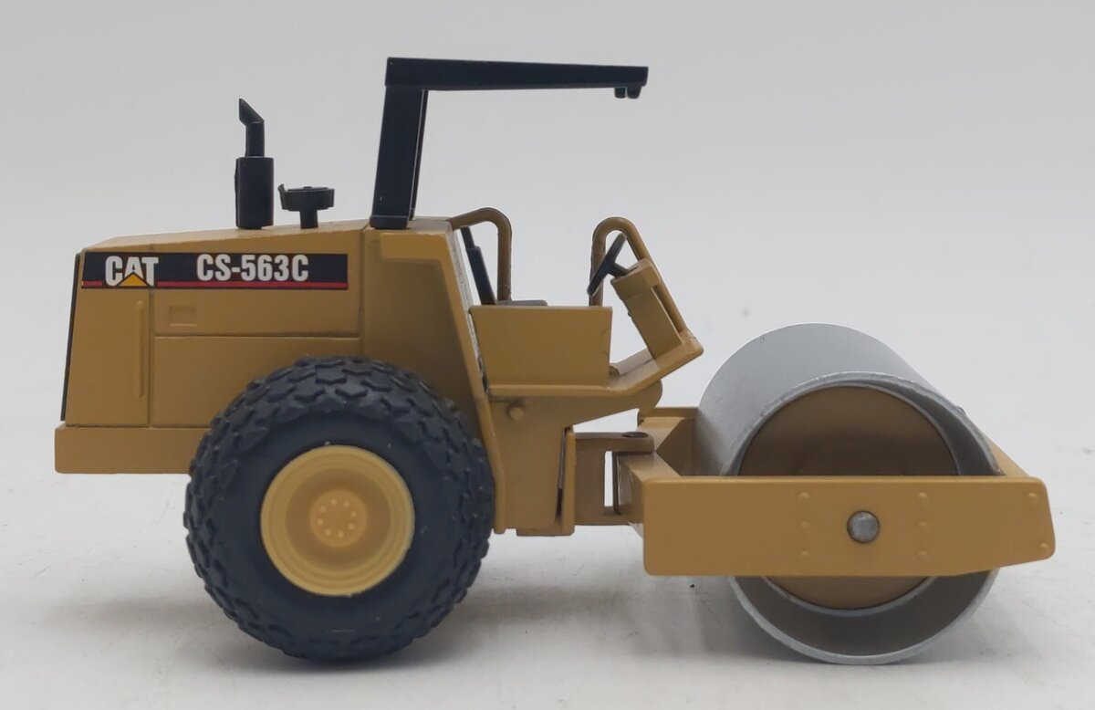 NZG 401 1:50 Die-Cast Caterpillar CS-563C Vibratory Soil Compactor EX/Box