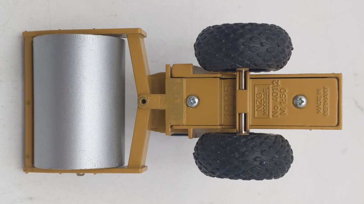 NZG 401 1:50 Die-Cast Caterpillar CS-563C Vibratory Soil Compactor EX/Box