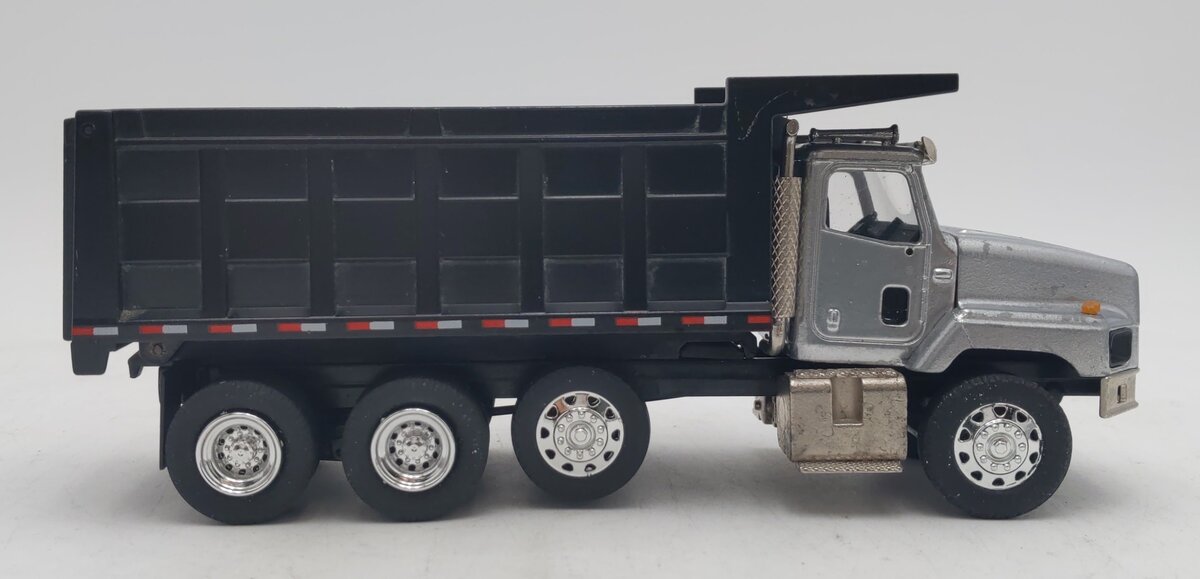 Conrad 1:50 Silver & Black International 5600 Dump Truck EX