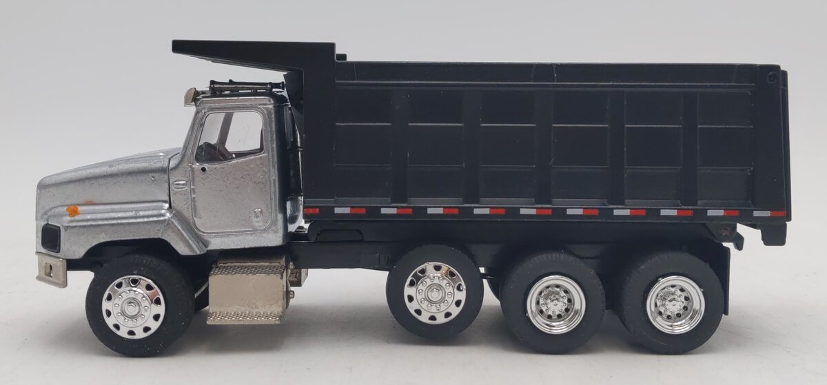 Conrad 1:50 Silver & Black International 5600 Dump Truck EX